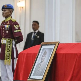 Istana: Try Sutrisno Memberikan Teladan Bagaimana Mencintai Negara Kita