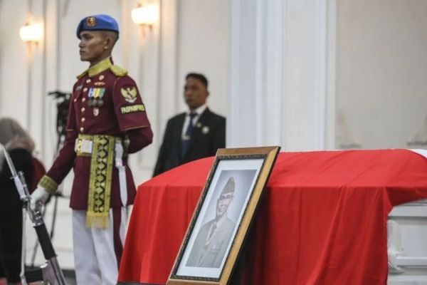 Jenazah Try Sutrisno di masjid Sunda Kelapa, Jakarta Pusat.