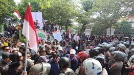 Warga Pati Demo, Desak Bupati Sudewo Mundur