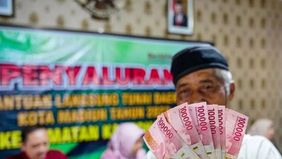 Pemerintah Kota (Pemkot) Pekalongan menyalurkan Bantuan Langsung Tunai (BLT) yang bersumber dari Dana Bagi Hasil Cukai Hasil Tembakau (DBHCHT) kepada ratusan buruh pabrik rokok.