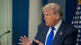 Trump Umumkan Tarif Baru Impor Obat dan Truk, Klaim Demi Keamanan Nasional