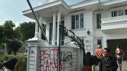 4 Penjarah Rumah Uya Kuya Jadi Tersangka Penyerangan Petugas 