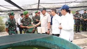 Menteri Pertahanan Sjafrie Sjamsoeddin mengajak Menteri Keuangan Sri Mulyani, Menteri Kesehatan Budi Gunadi Sadikin, serta Menteri Pertanian Andi Amran Sulaiman untuk melihat langsung prototipe Batalyon Teritorial Pembangunan (BTP) di Cibitung, Kabup