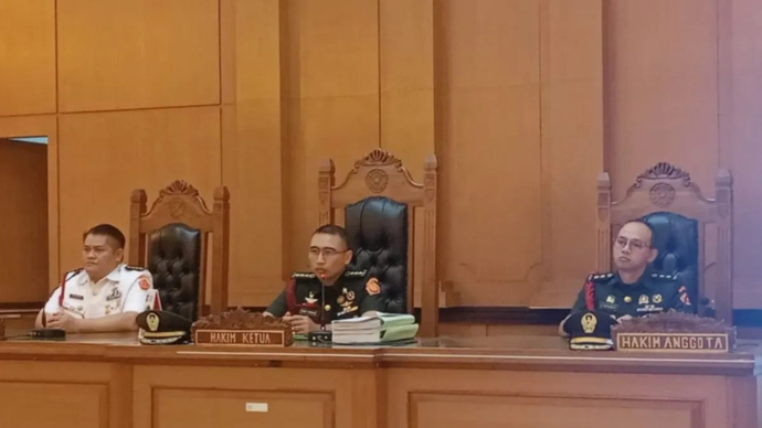 Hakim Ketua Kolonel Chk Fredy Ferdian Isnartanto (tengah) dalam pembacaan putusan sela kasus dugaan penculikan dan pembunuhan seorang kepala cabang (kacab) bank di Jakarta di Pengadilan Militer II-08 Jakarta, Cakung, Jakarta Timur, Rabu (15/4/2026). ANTARA/Siti Nurhaliza