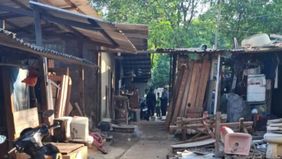 Gubuk liar di Taman Pemakaman Umum (TPU) Kebon Nanas, Cipinang Besar Selatan, Jatinegara, Jakarta Timur, Rabu, 30 Juli 2025.