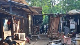 Gubuk liar di Taman Pemakaman Umum (TPU) Kebon Nanas, Cipinang Besar Selatan, Jatinegara, Jakarta Timur, Selasa, 29 Juli 2025.