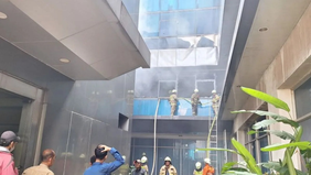 Suku Dinas Penanggulangan Kebakaran dan Penyelamatan (Gulkarmat) Jakarta Selatan menyampaikan bahwa kebakaran yang terjadi di Gedung D Kementerian Dalam Negeri (Kemendagri), Pasar Minggu, diduga berasal dari area lantai dasar di luar bangunan.