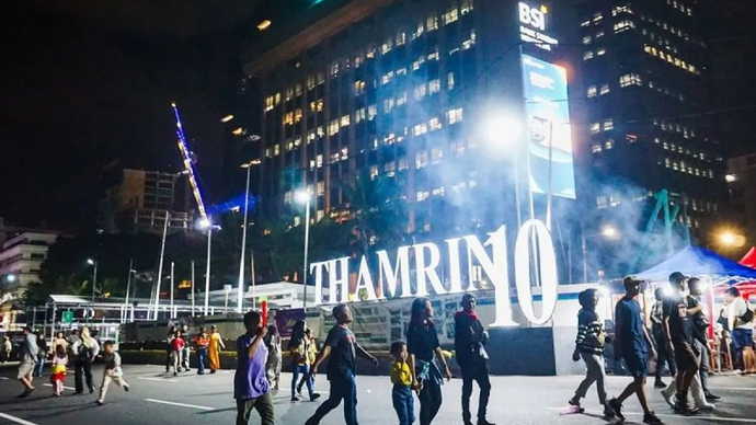 Ilustrasi - Sejumlah warga berjalan saat acara Car Free Night di Jalan MH. Thamrin, Jakarta. ANTARA FOTO/Aditya Nugroho/app/foc/am.