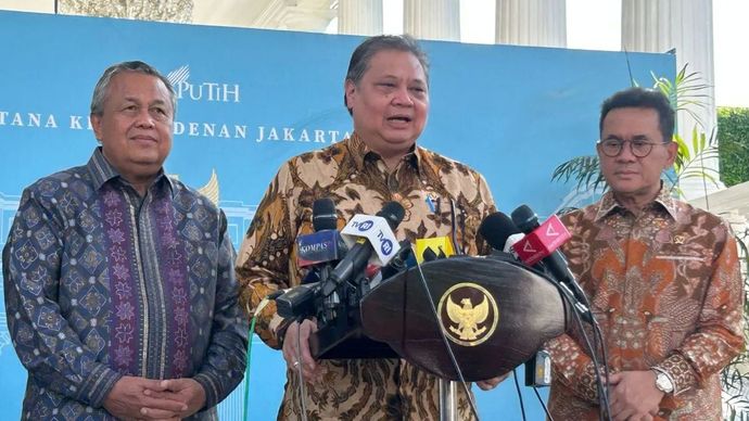 Menteri Koordinator Bidang Perekonomian (Menko Perekonomian) Airlangga Hartarto memberikan keterangan media di Kompleks Istana Kepresidenan, Jakarta, Kamis 21 Mei 2026. (ANTARA/Maria Cicilia Galuh)