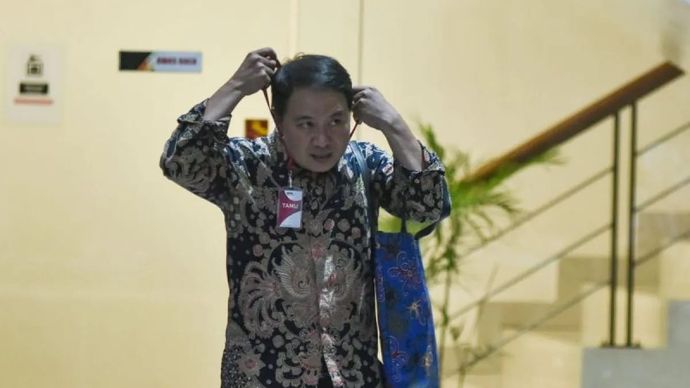 Direktur Jenderal Penyelenggaraan Haji dan Umrah Kementerian Agama Hilman Latief berjalan keluar usai diperiksa sebagai saksi di Gedung Merah Putih KPK, Jakarta Selatan, Kamis 18 September 2025. Hilman Latief dimintai keterangan terkait penyelidikan kasus dugaan korupsi kuota haji khusus 2024. ANTARA FOTO/Fakhri Hermansyah/bar (ANTARA FOTO/FAH)