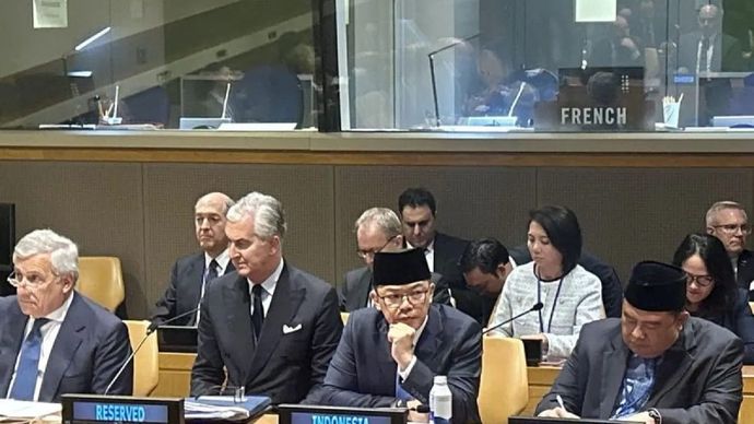 Menteri Luar Negeri Sugiono (tengah) saat menghadiri High-Level Meeting on the Day After and Stabilization Efforts in Gaza di sela Sidang Majelis Umum ke-80 PBB di Markas Besar PBB di New York, Amerika Serikat, Selasa 23 September 2025. ANTARA/Kuntum Riswan/pri.