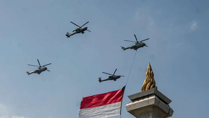 Arsip - Helikopter TNI-Polri terbang membentuk formasi membawa Bendera Merah Putih saat perayaan HUT ke-80 Republik Indonesia di Monas, Jakarta, Minggu (17/8/2025). Pertunjukan udara tersebut dalam rangka memeriahkan perayaan HUT ke-80 RI dengan tema Bersatu Berdaulat, Rakyat Sejahtera, Indonesia Maju. ANTARA FOTO/Sulthony Hasanuddin/bar (ANTARA FOTO/SULTHONY HASANUDDIN)