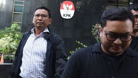 Komisi Pemberantasan Korupsi (KPK) memanggil Elvizar (EL), tersangka dugaan korupsi terkait pengadaan mesin electronic data capture (EDC) di salah satu bank milik negara pada periode 2020–2024. 