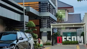 Kejaksaan Tinggi Jawa Timur (Kejati Jatim) kembali melakukan penggeledahan di kantor Dinas Energi dan Sumber Daya Mineral (ESDM) sebagai bagian dari pengembangan penyidikan terkait dugaan praktik pungutan liar dalam proses perizinan pertambangan.