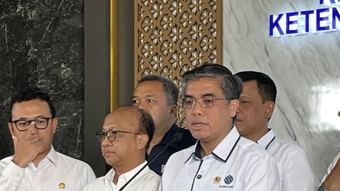 Menteri Ketenagakerjaan (Menaker) Yassierli dalam konferensi pers di Kantor Kemnaker RI, Jakarta, Senin (13/10/2025). 
