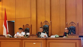 Sidang lanjutan perkara dugaan penculikan dan pembunuhan terhadap seorang kepala cabang bank berinisial MIP (37) yang berlangsung di Pengadilan Militer II-08 Jakarta untuk sementara waktu ditunda.