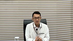 Komisi Pemberantasan Korupsi (KPK) memeriksa mantan Bupati Mandailing Natal Muhammad Jafar Sukhairi Nasution dan anggota kepolisian Muhammad Syukur Nasution sebagai saksi dalam penyidikan dugaan korupsi proyek pembangunan jalan di Sumatera Utara.
