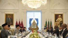 Presiden Prabowo Subianto menjamu Presiden Afrika Selatan Matamela Cyril Ramaphosa dengan hidangan khas Indonesia seperti Soto Banjar dan mangut ikan gindara dalam pertemuan bilateral di Istana Merdeka, Jakarta, Rabu.