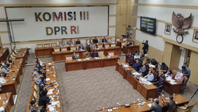 Koordinator Badan Pekerja KontraS, Dimas Bagus Arya, menegaskan bahwa kasus penyiraman air keras terhadap Andrie Yunus yang diduga melibatkan anggota Badan Intelijen Strategis (BAIS) TNI seharusnya diproses melalui peradilan umum.