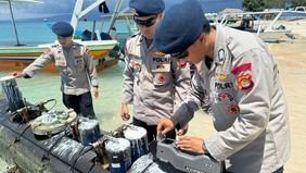 Kepolisian Daerah Nusa Tenggara Barat memastikan bahwa benda berbentuk cerutu besar menyerupai torpedo yang ditemukan nelayan di perairan Gili Trawangan bukan merupakan bahan berbahaya, melainkan alat pengukur arus laut.