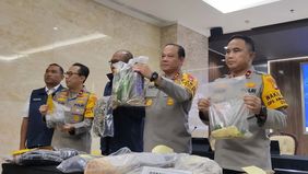 Polda Metro Jaya menangkap 16 orang yang diduga terlibat dalam perusakan fasilitas umum saat unjuk rasa pada 28–31 Agustus 2025. Para tersangka diamankan di empat lokasi berbeda dengan sejumlah barang bukti, termasuk bom molotov.