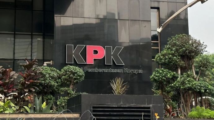 Logo Komisi Pemberantasan Korupsi di Gedung Merah Putih KPK, Jakarta, Selasa, 9 Juni 2026.