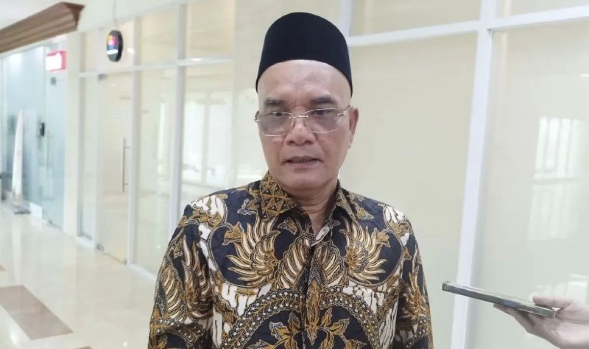 Ketua Komisi VIII DPR RI Marwan Dasopang saat memberi keterangan di kompleks parlemen, Jakarta, Jumat, 22 Agustus 2025. <b>(ANTARA)</b>