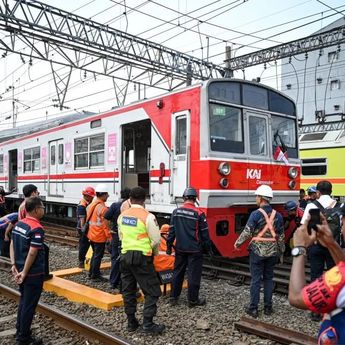 Perjalanan KRL Lintas Jakarta Kota Kembali Beroperasi Normal