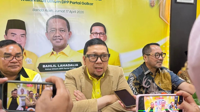 Wakil Ketua Baleg DPR RI, Ahmad Doli Kurnia saat memberikan keterangan kepada awak media dalam kegiatan silaturahmi dengan pengurus DPD I Partai Golkar Aceh, di Banda Aceh, Jumat (17/4/2026). ANTARA/Rahmat Fajri