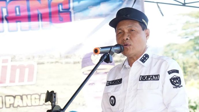 Bupati Muara Enim, Edison. 