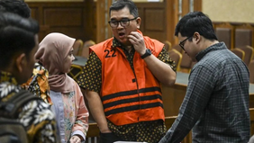 Mantan Direktur Utama PT Perusahaan Gas Negara Tbk periode 2008&ndash;2017, Hendi Prio Santoso, didakwa menerima uang sebesar 509.400 dolar Singapura atau setara Rp5,09 miliar dalam kasus dugaan korupsi transaksi jual-beli gas.