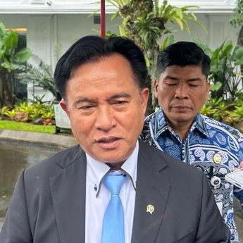 Yusril Hadiri Pelantikan Hakim MK di Istana Kepresidenan