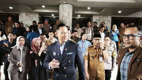 Menteri Koordinator Bidang Infrastruktur dan Pembangunan Kewilayahan (Menko IPK) Agus Harimurti Yudhoyono (AHY) menegaskan bahwa kebutuhan anggaran untuk perbaikan jalan di berbagai daerah harus terus dipersiapkan guna memastikan masyarakat mendapatk