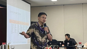 Perhimpunan Dokter Spesialis Penyakit Dalam Indonesia menegaskan bahwa campak merupakan penyakit yang sangat mudah menular karena dapat menyebar melalui percikan saluran pernapasan hingga partikel yang bertahan di udara.