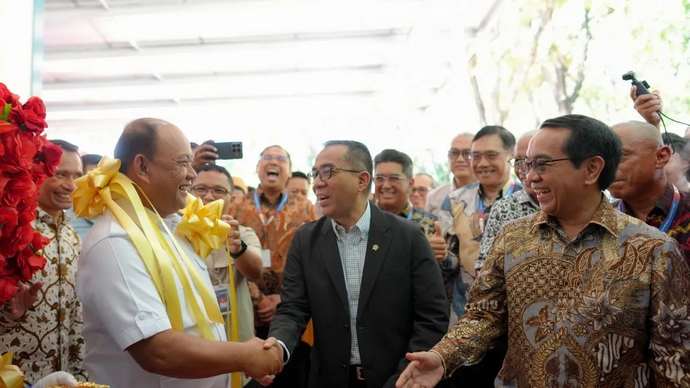 Kepala BGN Dadan Hindayana (depan, kiri) dalam forum U25 Perguruan Tinggi Negeri Badan Hukum (PTN-BH) yang dihadiri para rektor dari 24 PTN-BH di Makassar, Sulawesi Selatan, pada Selasa (28/4/2026). ANTARA/HO-BGN.