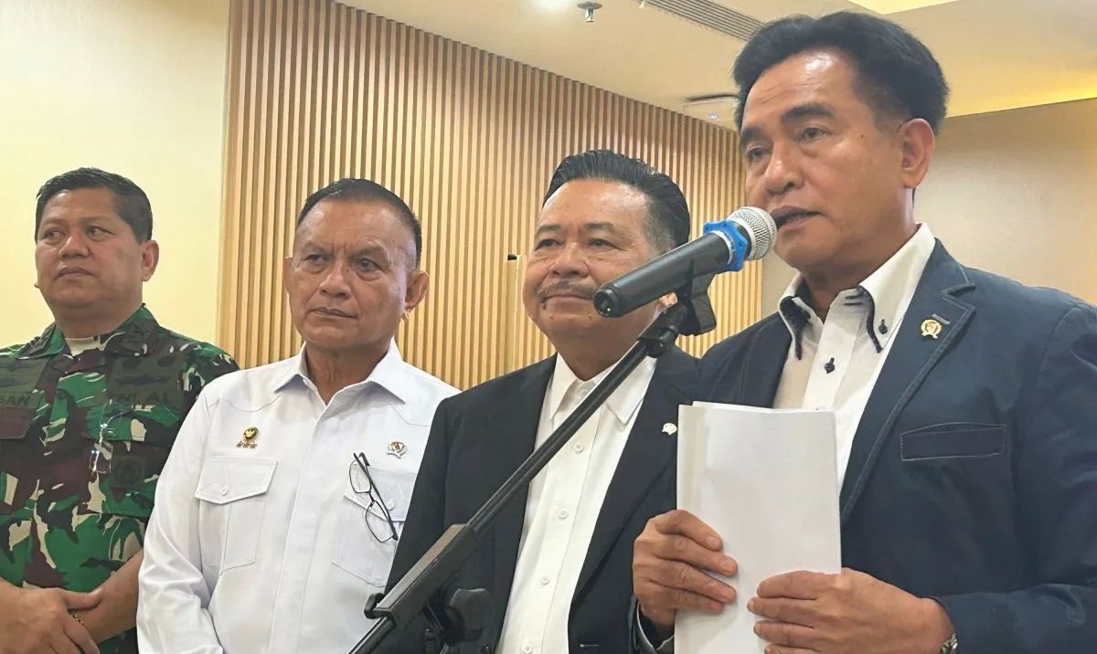 Menko Kumham Imipas Yusril Ihza Mahendra (ujung kanan) sedang memberikan keterangan kepada wartawan dalam konferensi pers di Jakarta, Senin, 8 September 2025. <b>(ANTARA)</b>