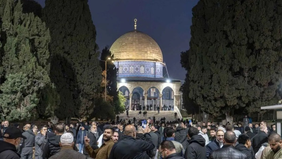 Masjid Masjid Al-Aqsa di Yerusalem Timur kembali dibuka untuk jemaah muslim pada Kamis, setelah sebelumnya ditutup selama 40 hari oleh otoritas Israel di tengah eskalasi konflik regional.