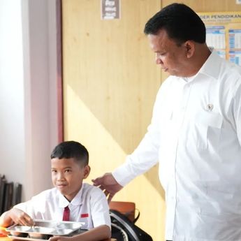 MBG Perdana Setelah Libur Sekolah, Wakil Kepala BGN Tinjau Pelaksanaan Program MBG di Jakarta Pusat