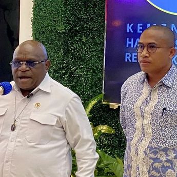 Natalius Pigai Sebut Penolakan MBG Sama dengan Menentang Hak Asasi