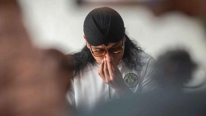 Utusan Khusus Presiden Bidang Kerukunan Beragama dan Pembinaan Sarana Keagamaan, Gus Miftah menyampaikan keterangan pers di Ponpes Ora Aji, Purwomartani, Kalasan, Sleman, D.I Yogyakarta, Jumat, 6 Desember 2024. Gus Miftah menyatakan mengundurkan diri dari jabatan Utusan Khusus Presiden Bidang Kerukunan Beragama dan Pembinaan Sarana Keagamaan Kabinet Merah Putih serta mengucapkan terimakasih kepada Presiden Prabowo Subianto atas amanah dan kepercayaan yang telah diberikan kepadanya.