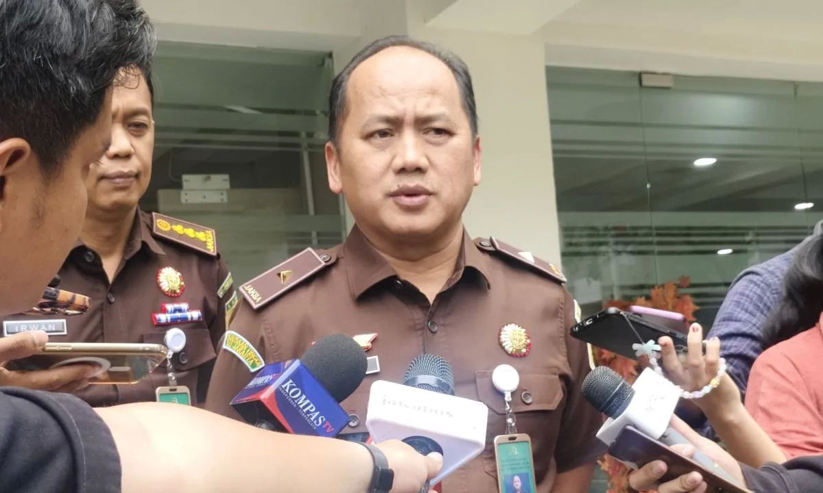 Kepala Pusat Penerangan Hukum (Kapuspenkum) Kejaksaan Agung Anang Supriatna berbicara dengan awak media di Gedung Kejaksaan Agung, Jakarta, Senin, 4 Agustus 2025. <b>(Antara)</b>