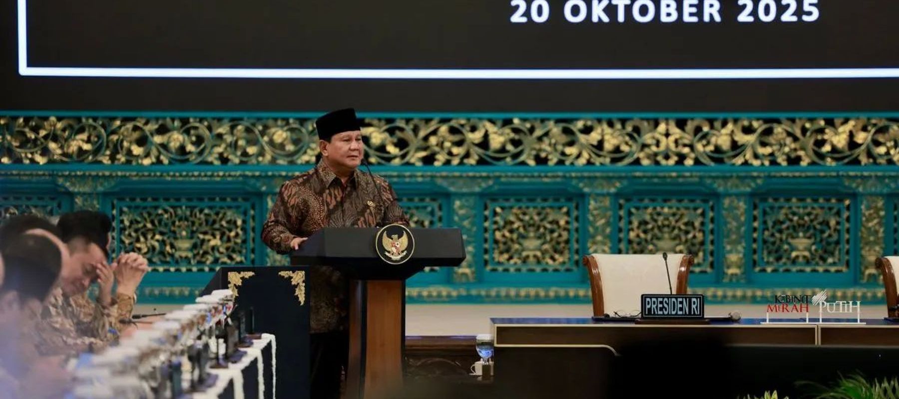 Presiden Prabowo Subianto memimpin Sidang Kabinet Paripurna pada satu tahun pemerintahan, di Istana Negara, Jakarta, Senin (20/10/2025).