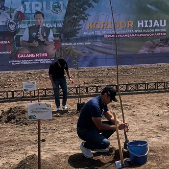 AHY Tanam Pohon di Tol Prambanan&ndash;Purwomartani, Perkuat Ruang Terbuka Hijau dan Biru