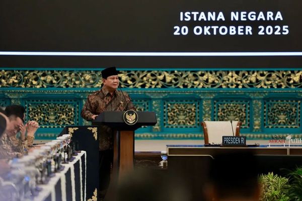 Presiden Prabowo Subianto memimpin Sidang Kabinet Paripurna pada satu tahun pemerintahan, di Istana Negara, Jakarta, Senin (20/10/2025).