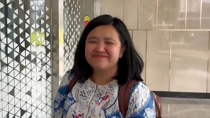 Mantan staf khusus (stafsus) eks Menteri Pendidikan, Kebudayaan, Riset, dan Teknologi (Mendikbudristek) Nadiem Makarim, Fiona Handayani (FH), tiba di Gedung Jampidsus Kejaksaan Agung, Jakarta, Rabu, 30 Juli 2025.