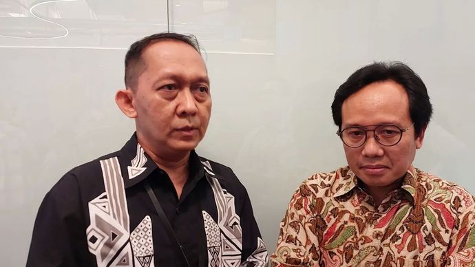 Direktur Pengembangan dan Fasilitasi Kekayaan Intelektual Kemenekraf Muhammad Fauzy dan Deputi Bidang Pengembangan Strategis Kementerian Ekonomi Kreatif Cecep Rukendi saat wawancara dengan awak media di Autograph Tower, Jakarta, Jumat, 1 Agustus 202