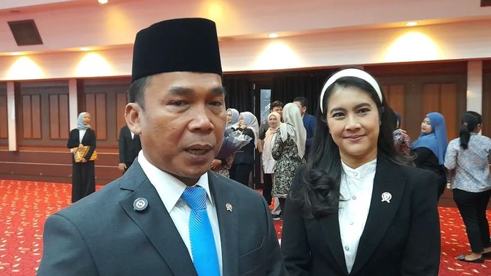 Mendukbangga/Kepala BKKBN Wihaji (kiri) bersama Wamendukbangga/Wakil Kepala BKKBN Ratu Ayu Isyana Bagoes Oka saat ditemui usai pelantikan dan pengambilan sumpah pejabat manajerial di Kantor Kemendukbangga/BKKBN Jakarta, Rabu, 6 Agustus 2025.