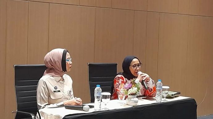 Wakil Kepala BGN Nanik S. Deyang (kanan) dalam konferensi pers di Cibubur, Jawa Barat, Kamis, 25 September 2025.