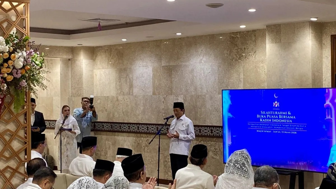 Menteri Agama Nasaruddin Umar memimpin doa dalam acara silaturahmi bersama Kamar Dagang dan Industri (Kadin) Indonesia di Jakarta, Jumat (13/3/2026). (ANTARA/Shofi Ayudiana)