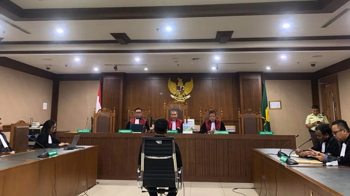 Admin sekaligus pemilik akun Instagram @bekasi_menggugat, Wawan Hermawan dalam sidang pembacaan putusan di Pengadilan Negeri Jakarta Pusat, Selasa (7/4/2026). ANTARA/Agatha Olivia Victoria